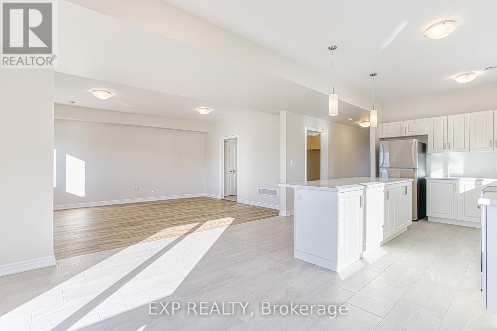 Upper - 20 Elvira Way, Thorold, ON - Indoor Photo Showing Kitchen