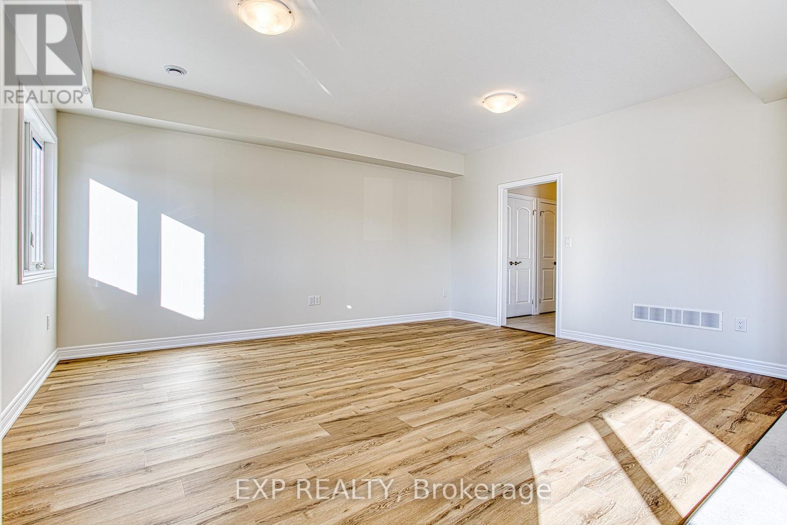 Upper - 20 Elvira Way, Thorold, ON - Indoor Photo Showing Other Room