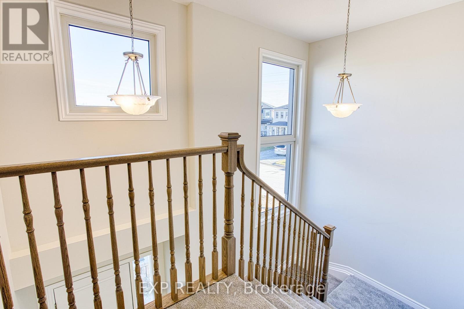 Upper - 20 Elvira Way, Thorold, ON - Indoor Photo Showing Other Room