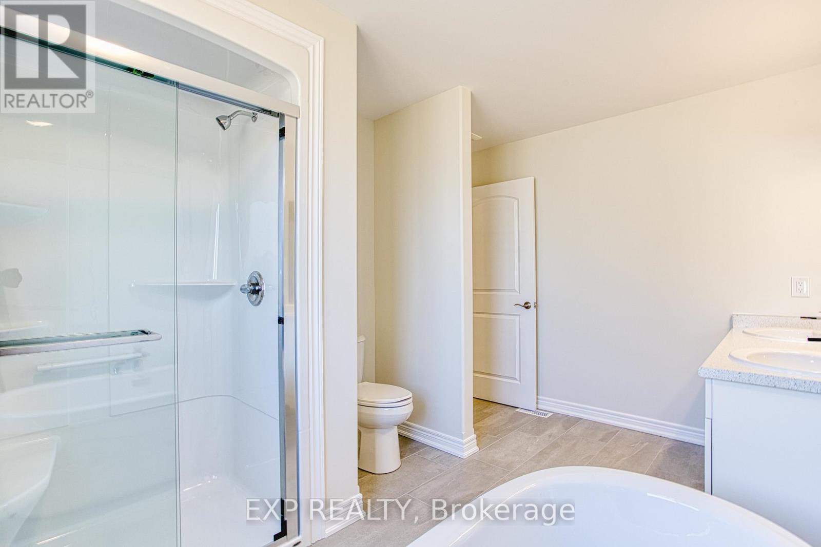 Upper - 20 Elvira Way, Thorold, ON - Indoor Photo Showing Bathroom