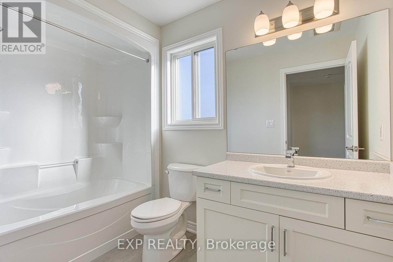 Upper - 20 Elvira Way, Thorold, ON - Indoor Photo Showing Bathroom