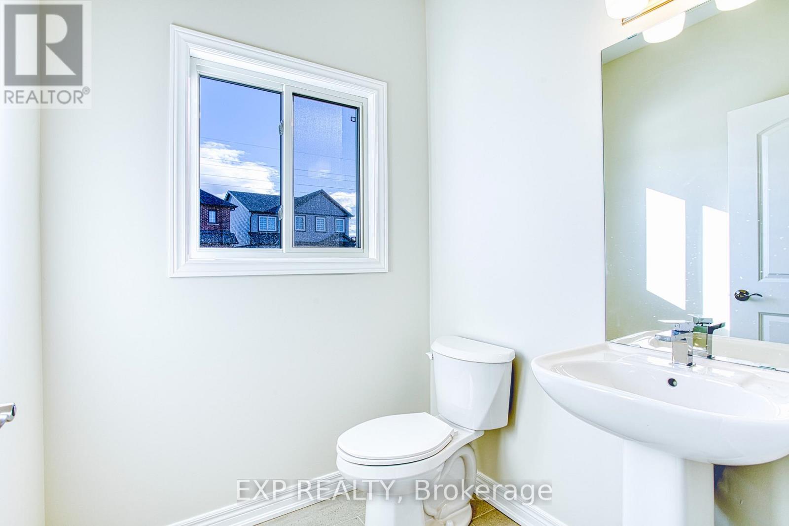 Upper - 20 Elvira Way, Thorold, ON - Indoor Photo Showing Bathroom