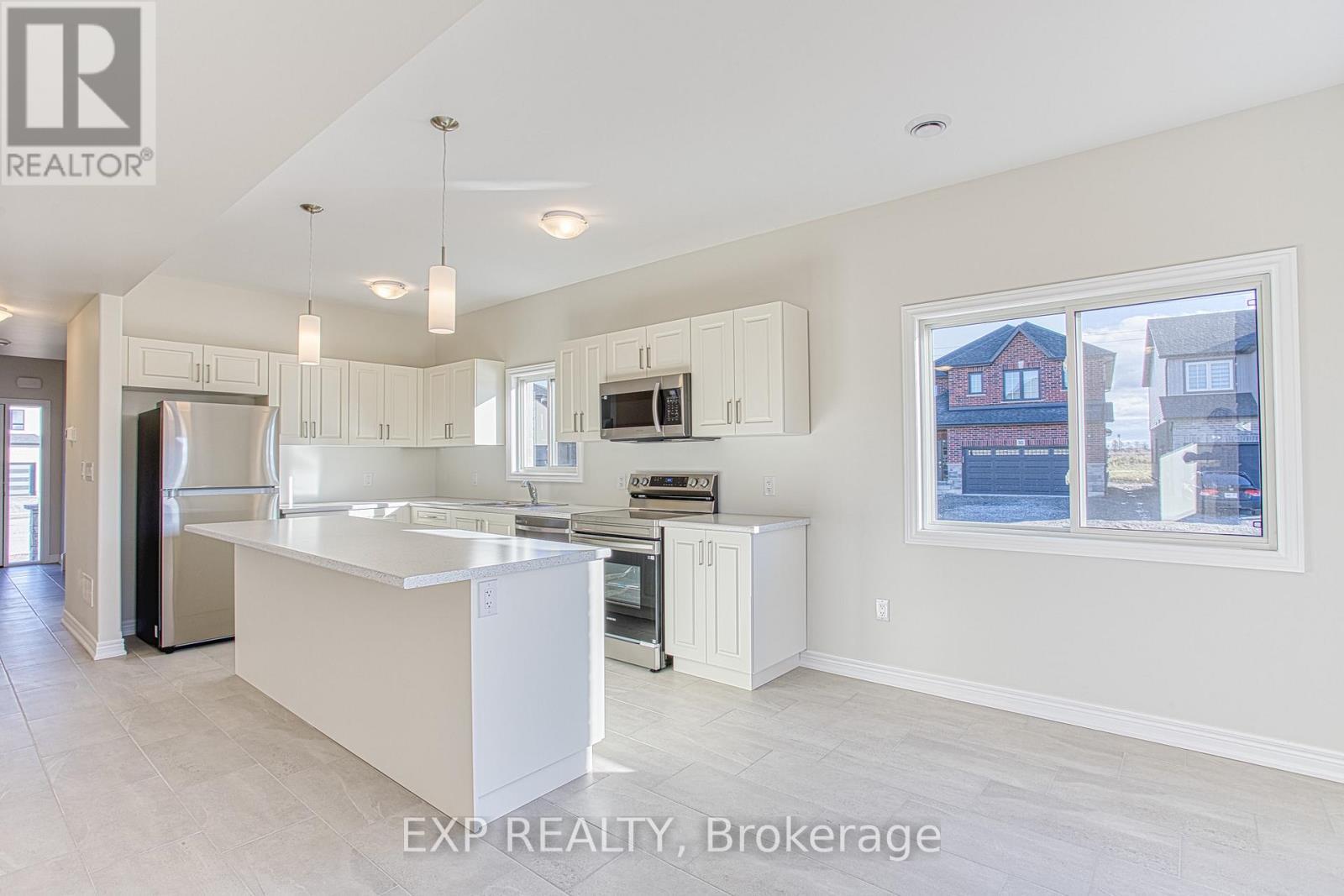 Upper - 20 Elvira Way, Thorold, ON - Indoor Photo Showing Kitchen
