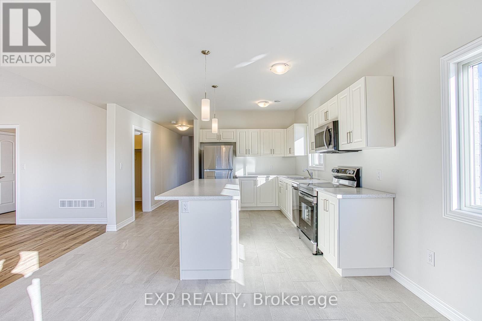 Upper - 20 Elvira Way, Thorold, ON - Indoor Photo Showing Kitchen