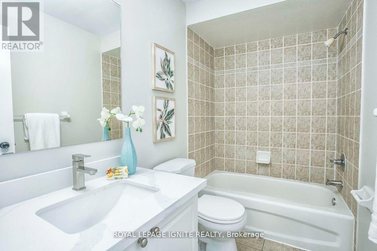 172 Kirkland Place, Whitby, ON - Indoor Photo Showing Bathroom