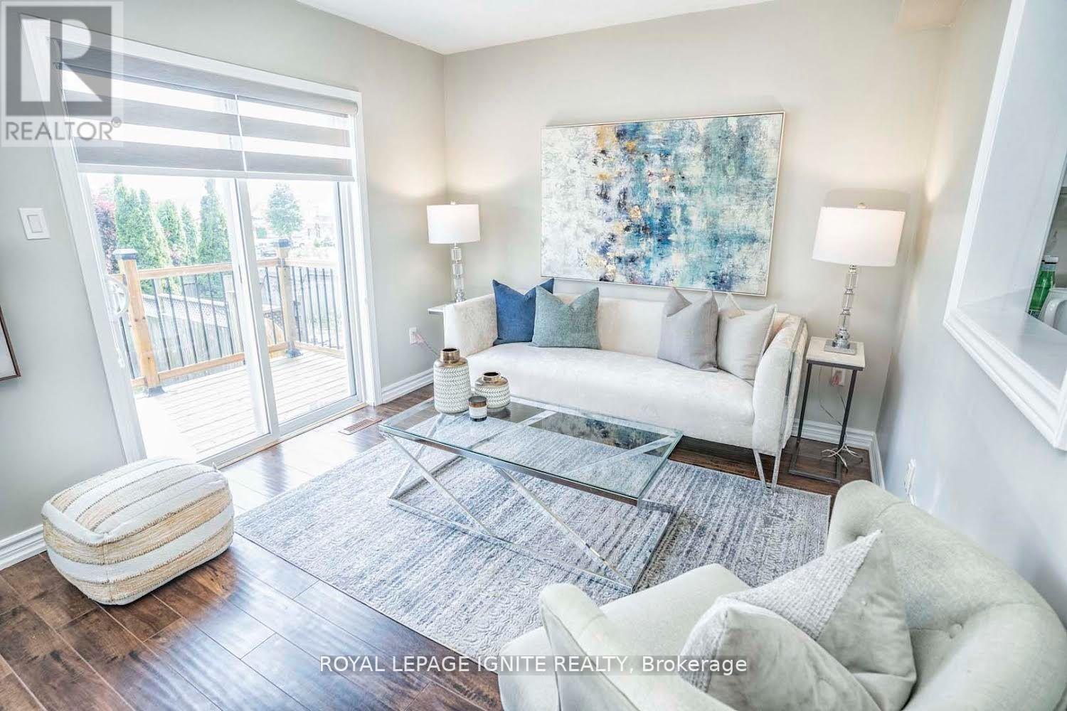 172 Kirkland Place, Whitby, ON - Indoor Photo Showing Living Room