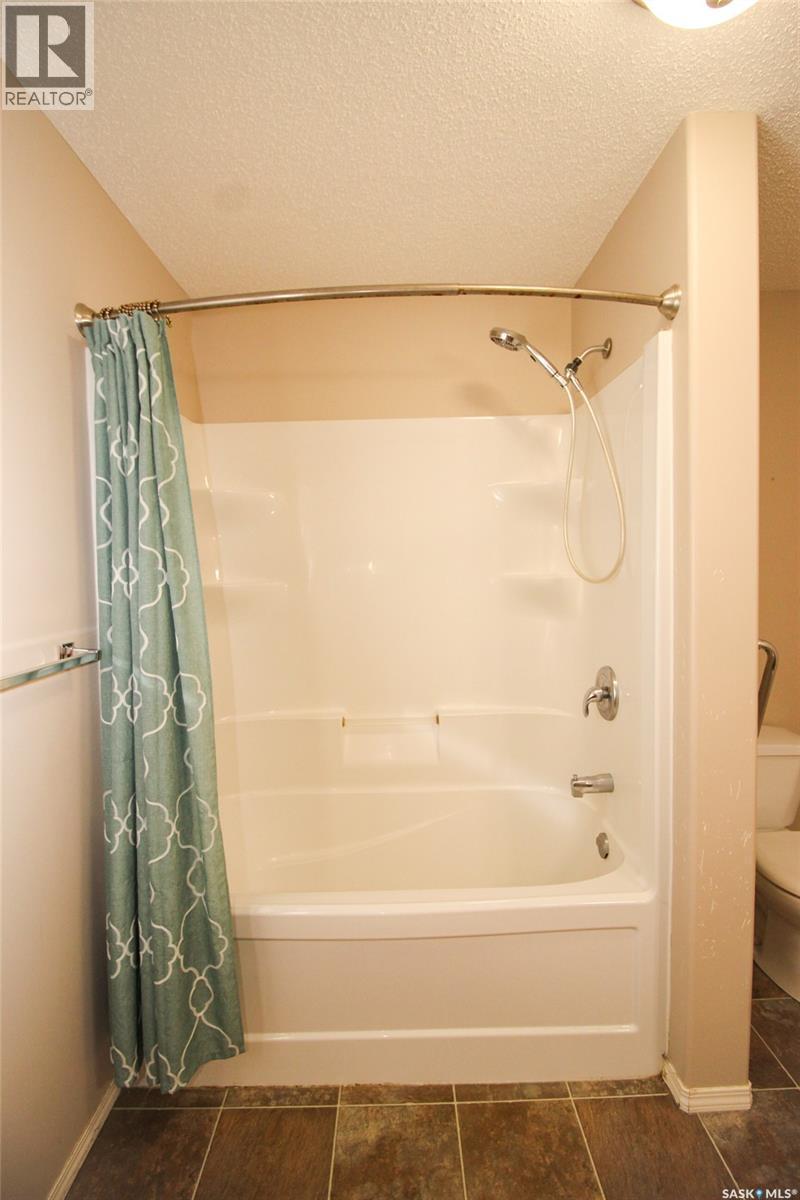 406 Main Street, Climax, SK - Indoor Photo Showing Bathroom