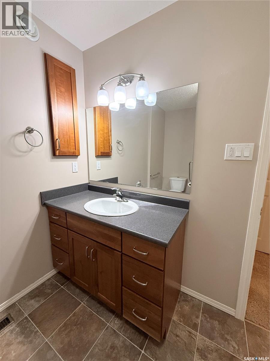 406 Main Street, Climax, SK - Indoor Photo Showing Laundry Room