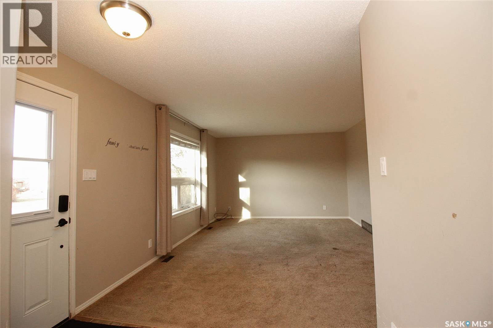 406 Main Street, Climax, SK - Indoor Photo Showing Other Room