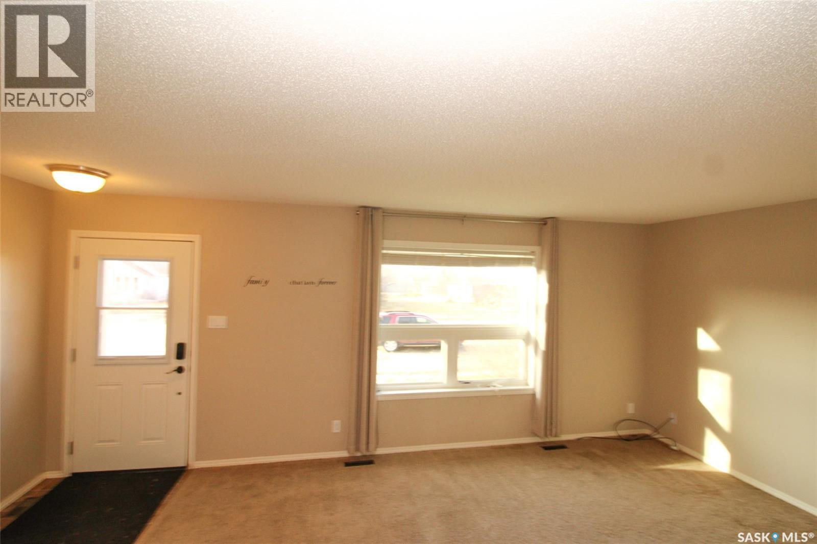 406 Main Street, Climax, SK - Indoor Photo Showing Other Room