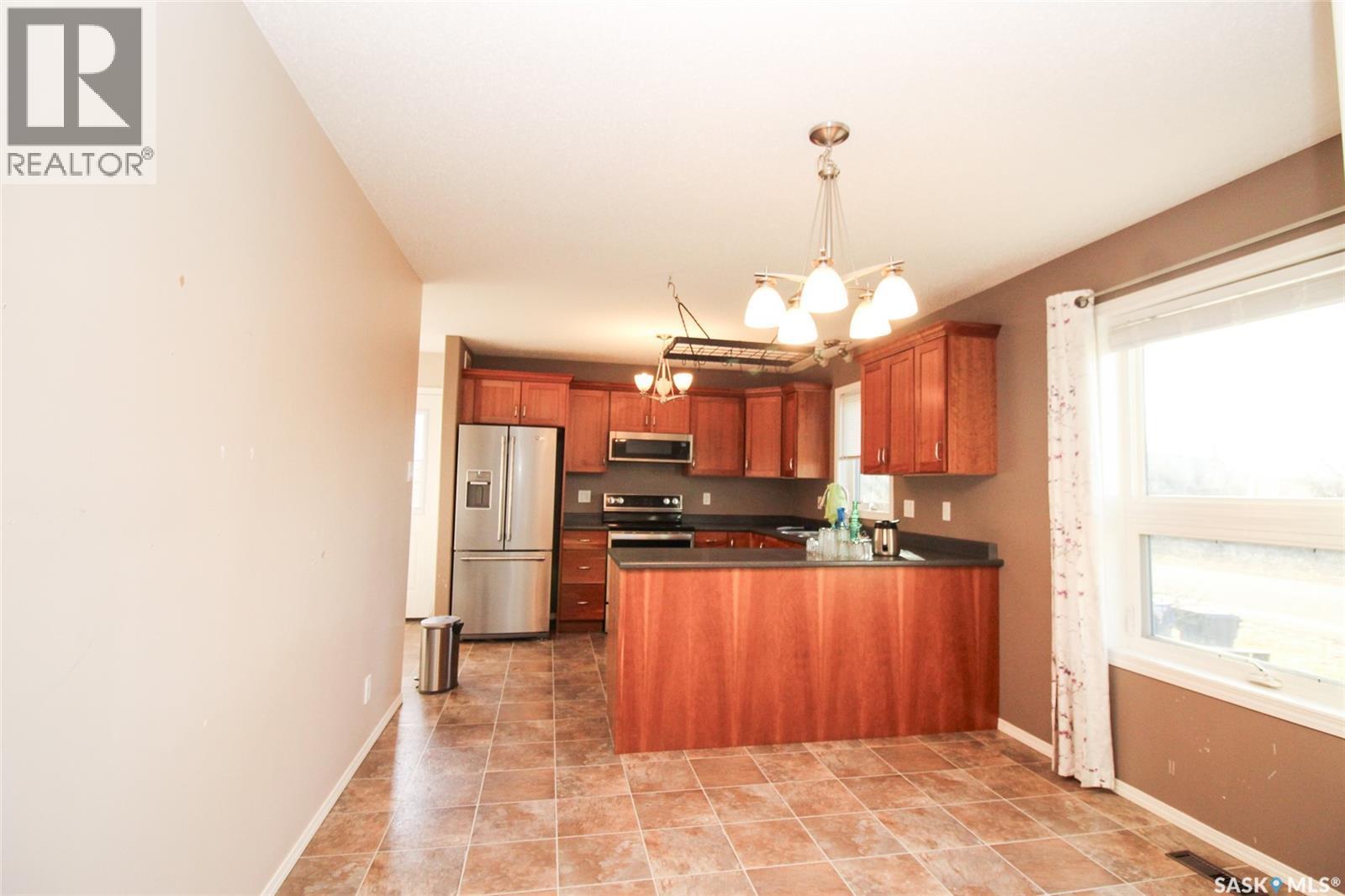 406 Main Street, Climax, SK - Indoor Photo Showing Kitchen