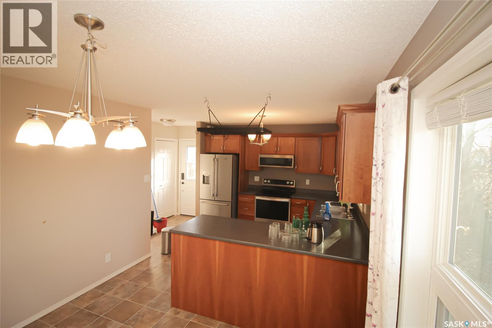 406 Main Street, Climax, SK - Indoor Photo Showing Kitchen