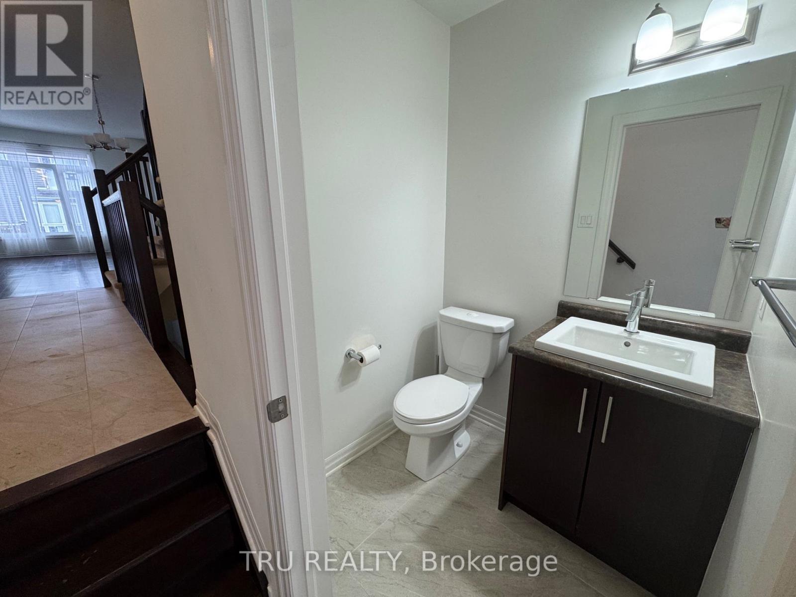 534 Rioja Street, Ottawa, ON - Indoor Photo Showing Bathroom