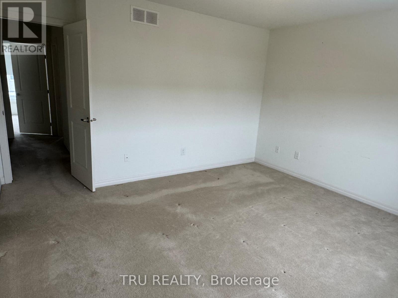 534 Rioja Street, Ottawa, ON - Indoor Photo Showing Other Room