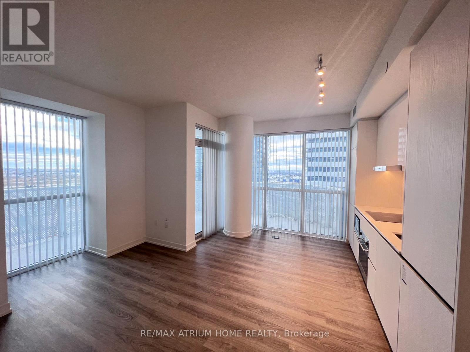 1912 - 8 Interchange Way, Vaughan, ON - Indoor