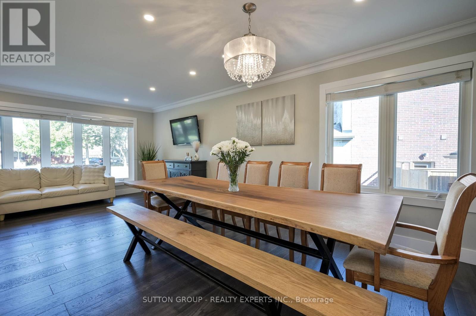 390 Wendall Place, Oakville, ON - Indoor Photo Showing Dining Room