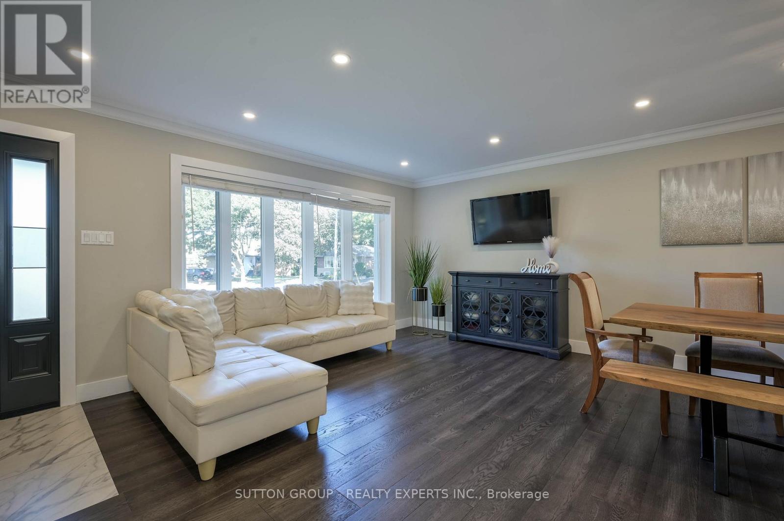 390 Wendall Place, Oakville, ON - Indoor Photo Showing Living Room With Fireplace