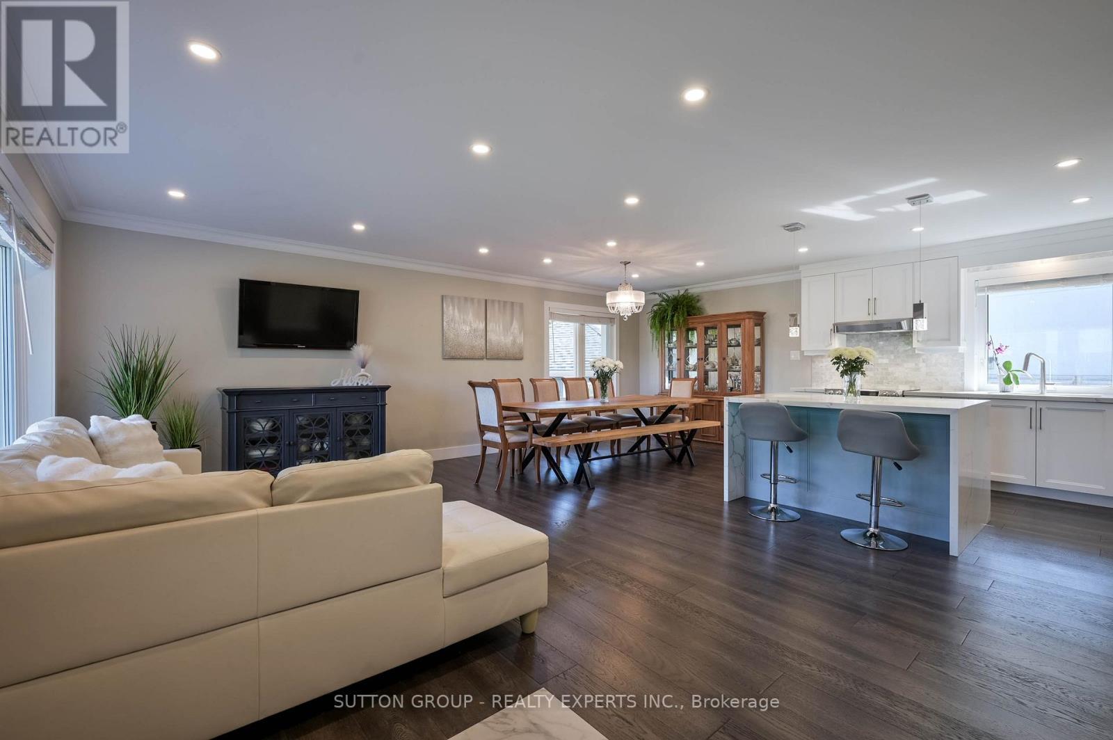 390 Wendall Place, Oakville, ON - Indoor Photo Showing Living Room With Fireplace