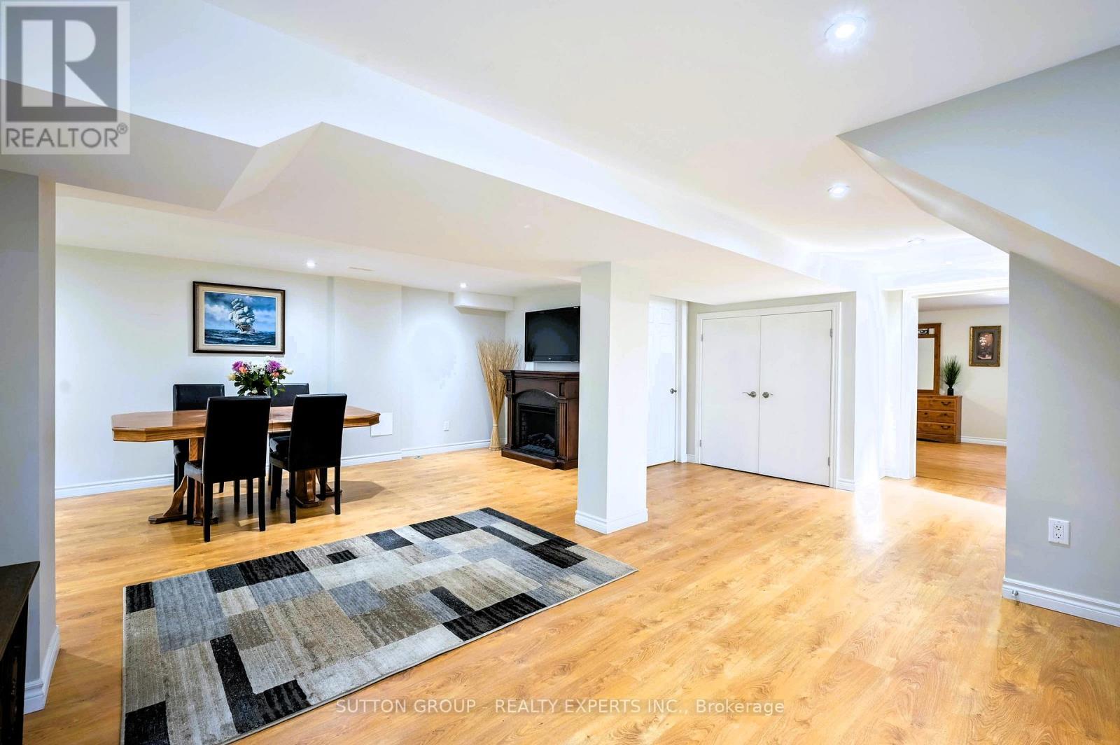 390 Wendall Place, Oakville, ON - Indoor