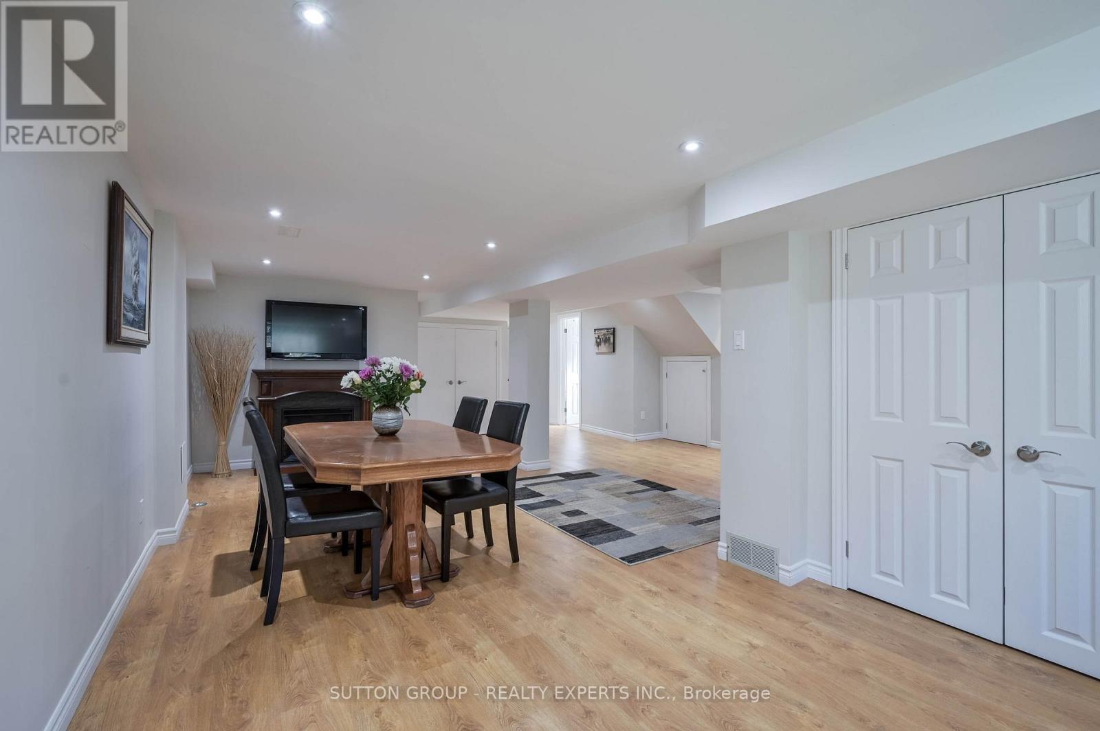 390 Wendall Place, Oakville, ON - Indoor Photo Showing Dining Room