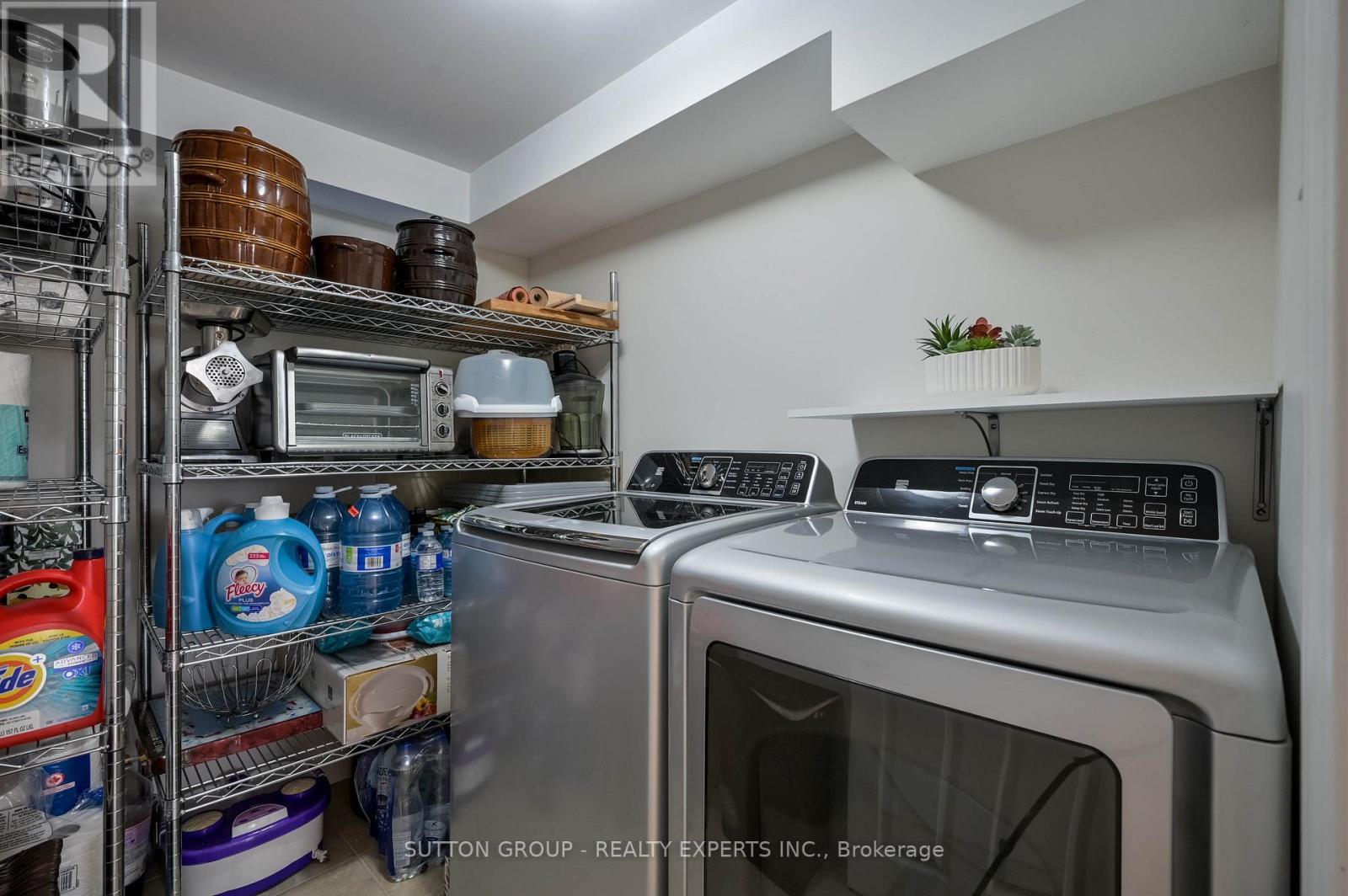 390 Wendall Place, Oakville, ON - Indoor Photo Showing Laundry Room