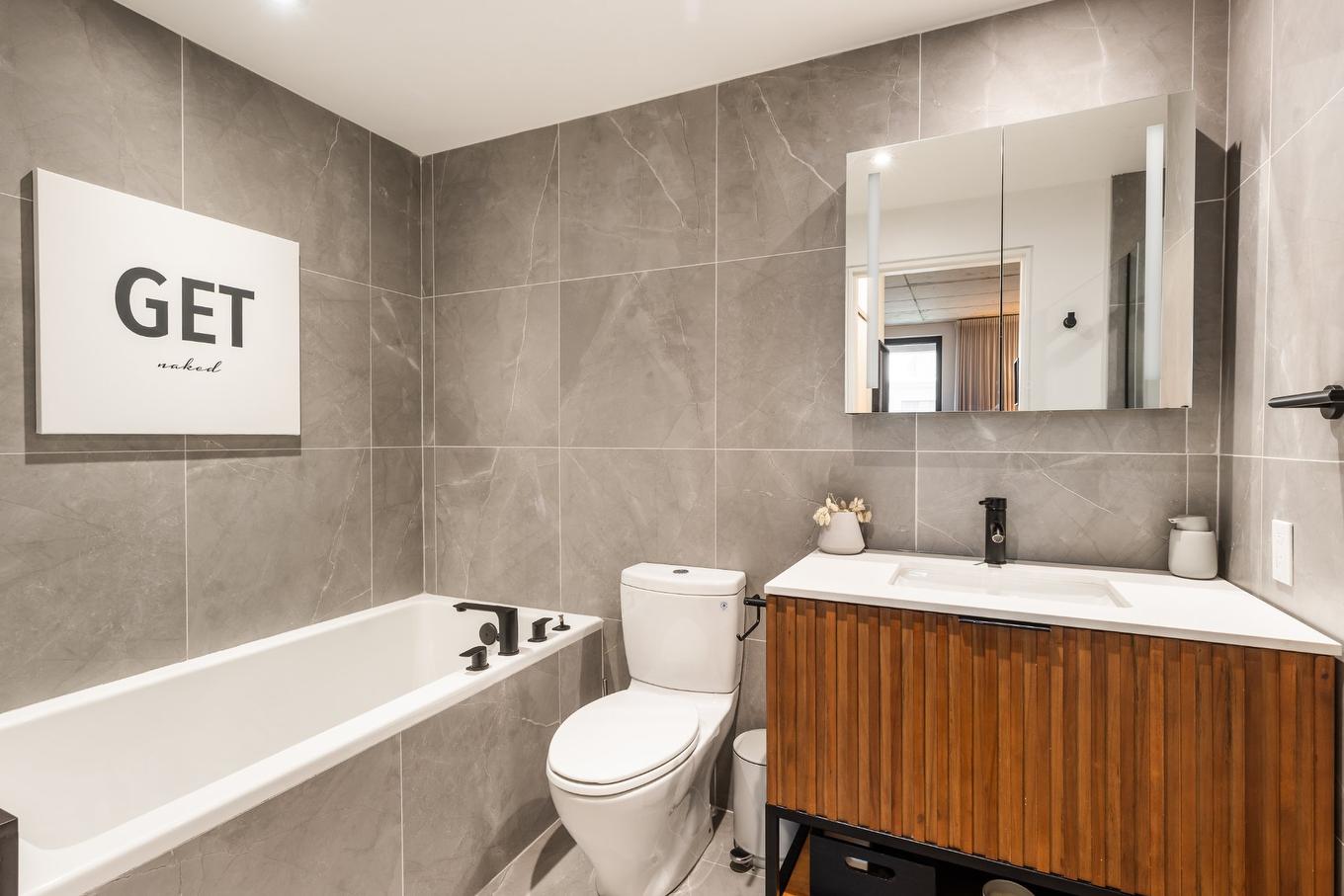 Salle de bains attenante à la CCP - 622-111 Ch. De La Pointe-Nord, Montréal (Verdun/Île-Des-Soeurs), QC - Indoor Photo Showing Bathroom