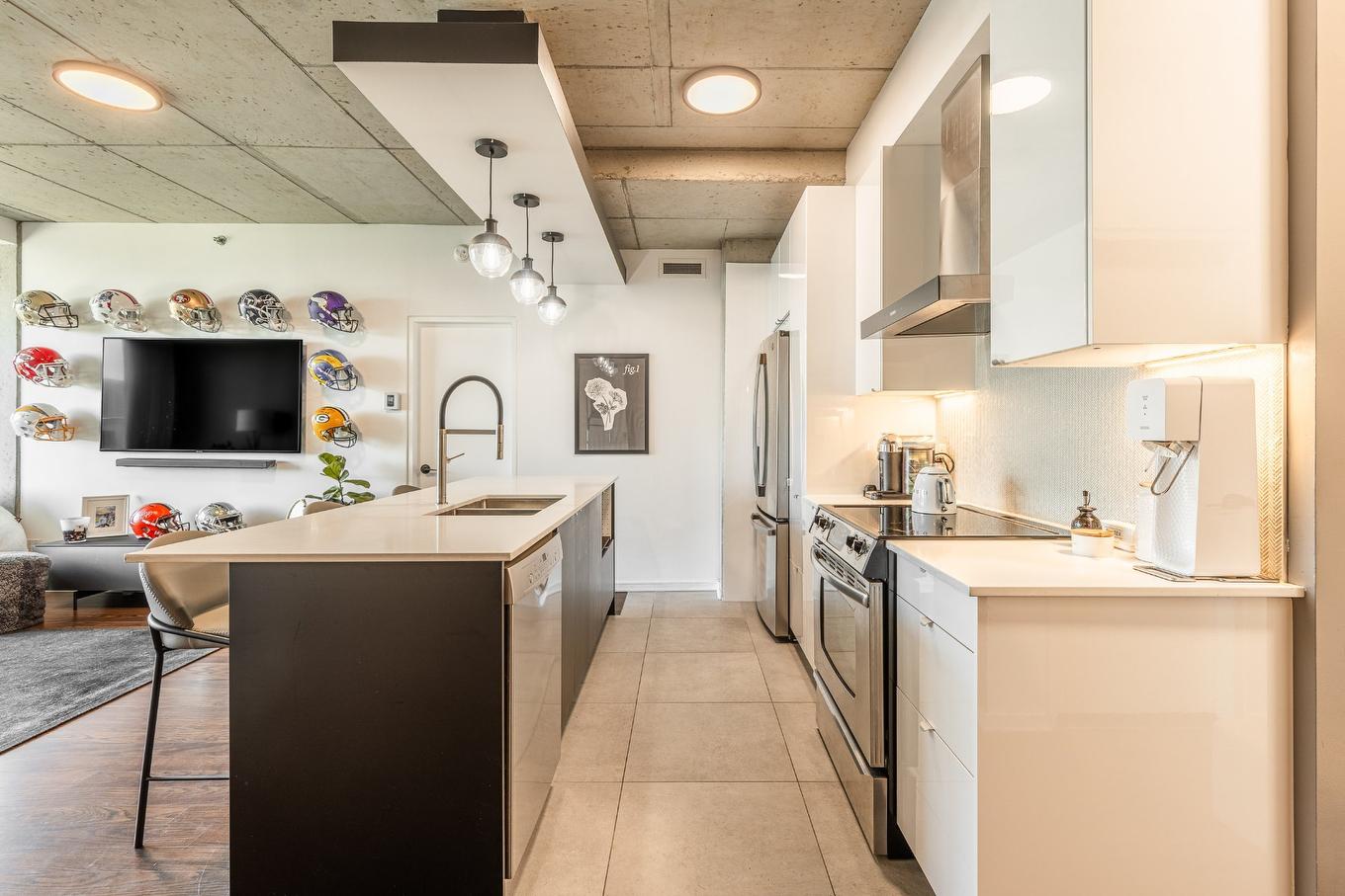 Cuisine - 622-111 Ch. De La Pointe-Nord, Montréal (Verdun/Île-Des-Soeurs), QC - Indoor Photo Showing Kitchen With Double Sink With Upgraded Kitchen