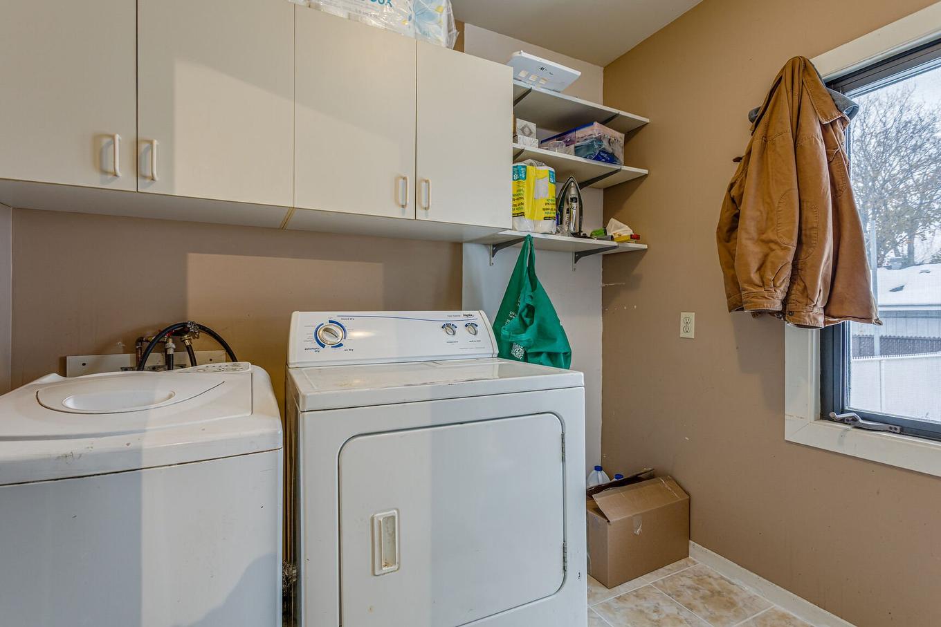 Salle de lavage - 53 61E Avenue, Saint-Eustache, QC - Indoor Photo Showing Laundry Room