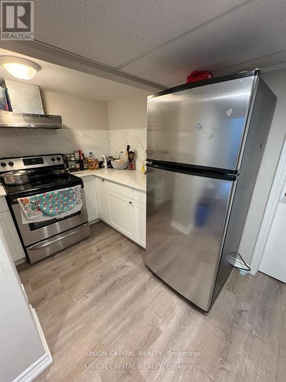 38 Ward Avenue, Hamilton, ON - Indoor Photo Showing Kitchen