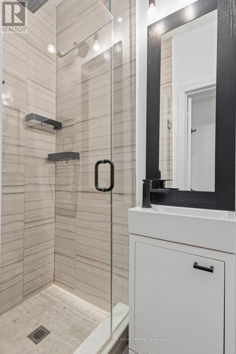 71 Glendale Avenue N, Hamilton, ON - Indoor Photo Showing Bathroom