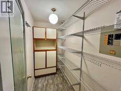 Walk-in Pantry -