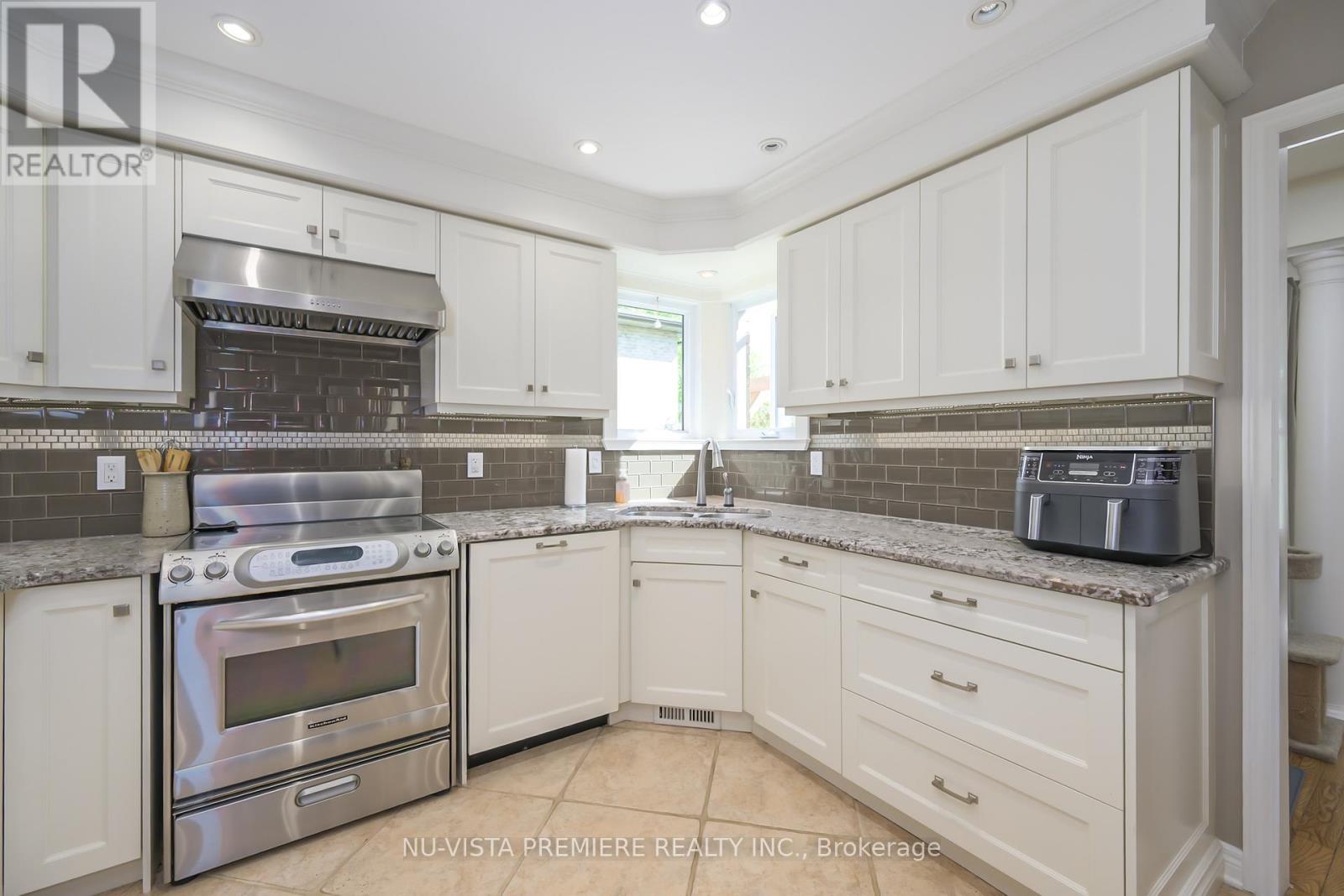 237 Castlegrove Boulevard, London North (North K), ON - Indoor Photo Showing Kitchen