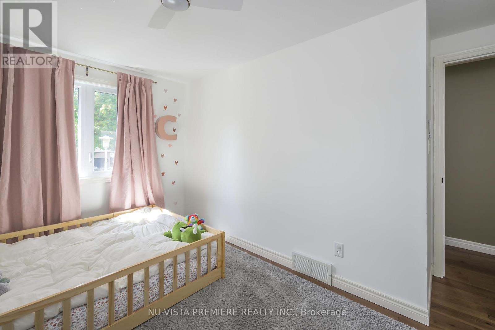 237 Castlegrove Boulevard, London North (North K), ON - Indoor Photo Showing Bedroom