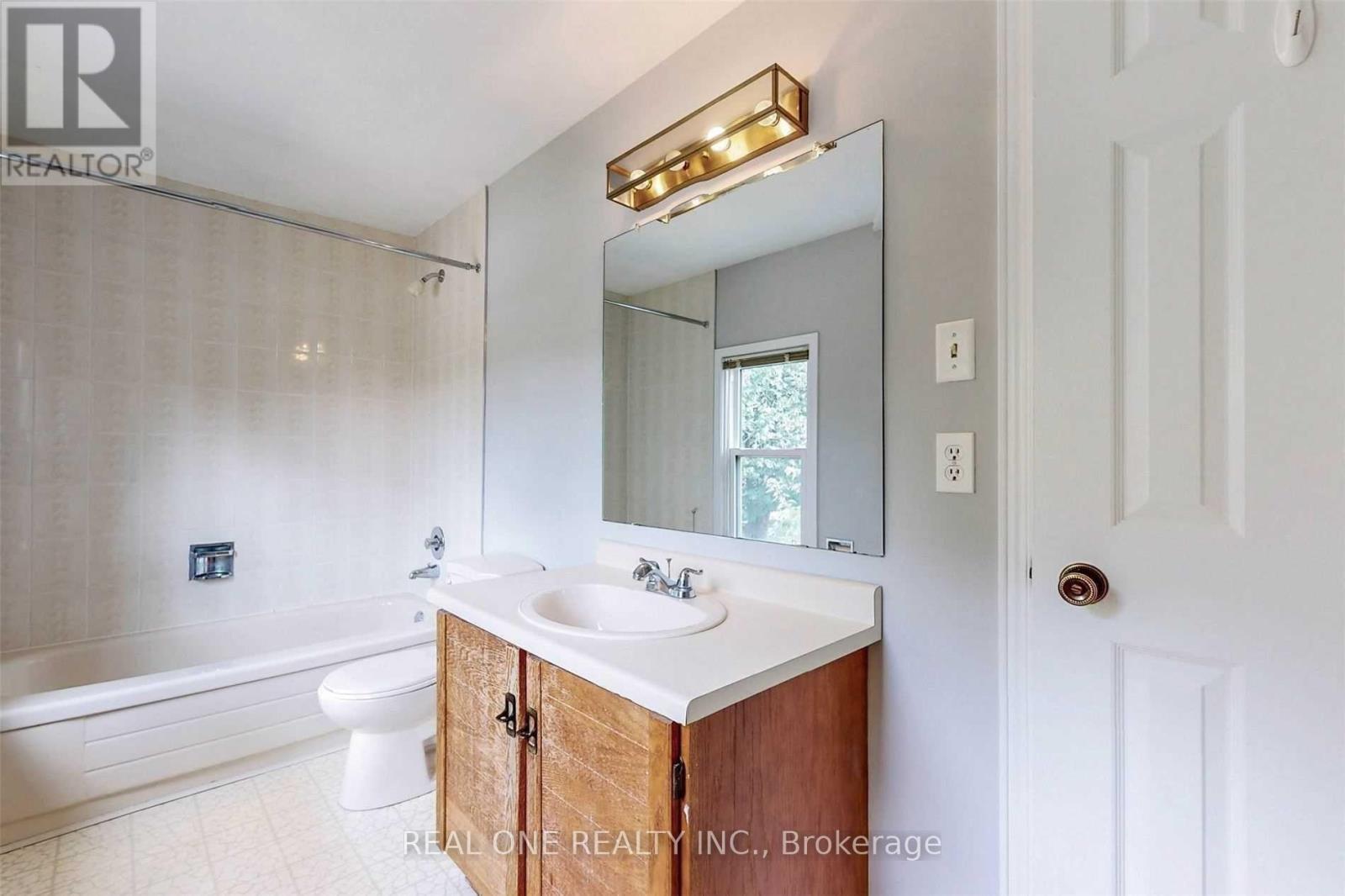 41 Meyer Circle, Markham, ON - Indoor Photo Showing Bathroom