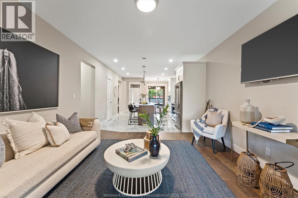 191 East Puce Road Unit# 10, Lakeshore, ON - Indoor Photo Showing Living Room