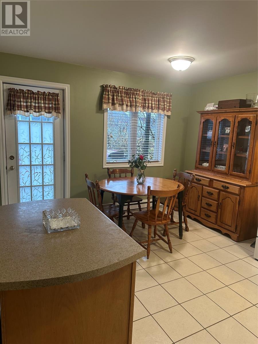 29 Ashgrove Drive, Paradise, NL - Indoor Photo Showing Dining Room