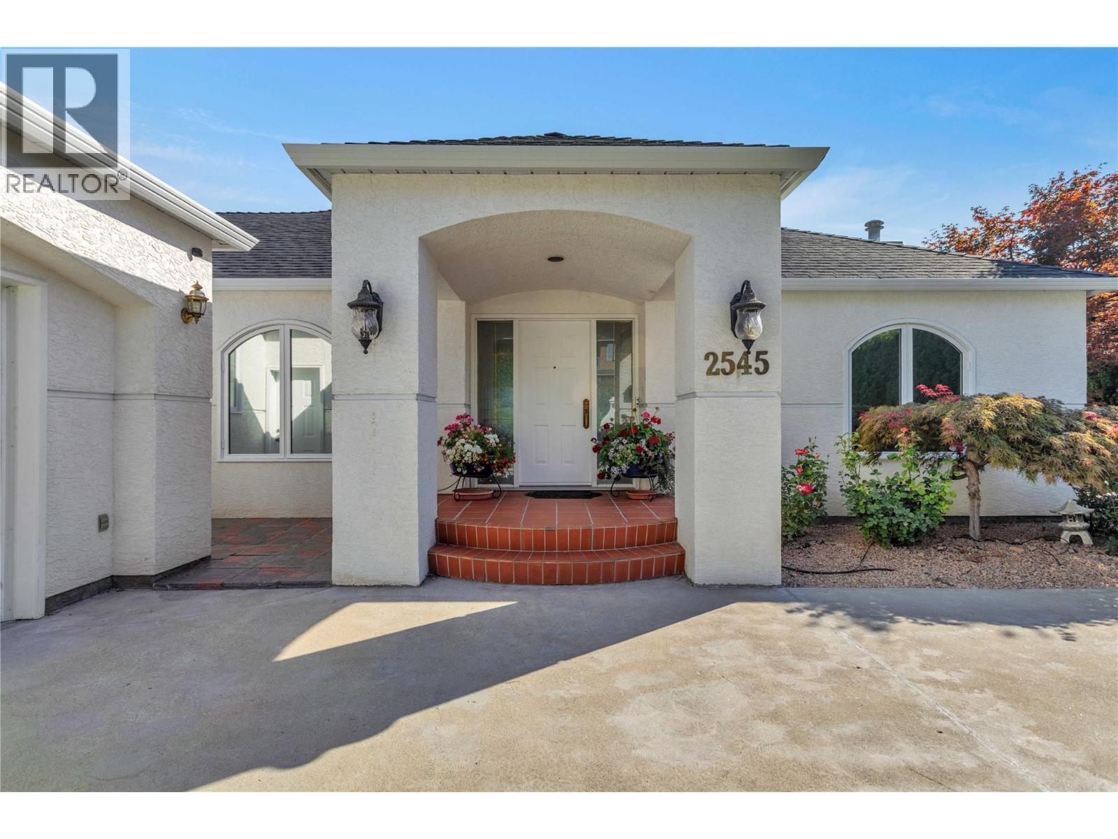 2545 Campbell Road, West Kelowna, BC - Outdoor