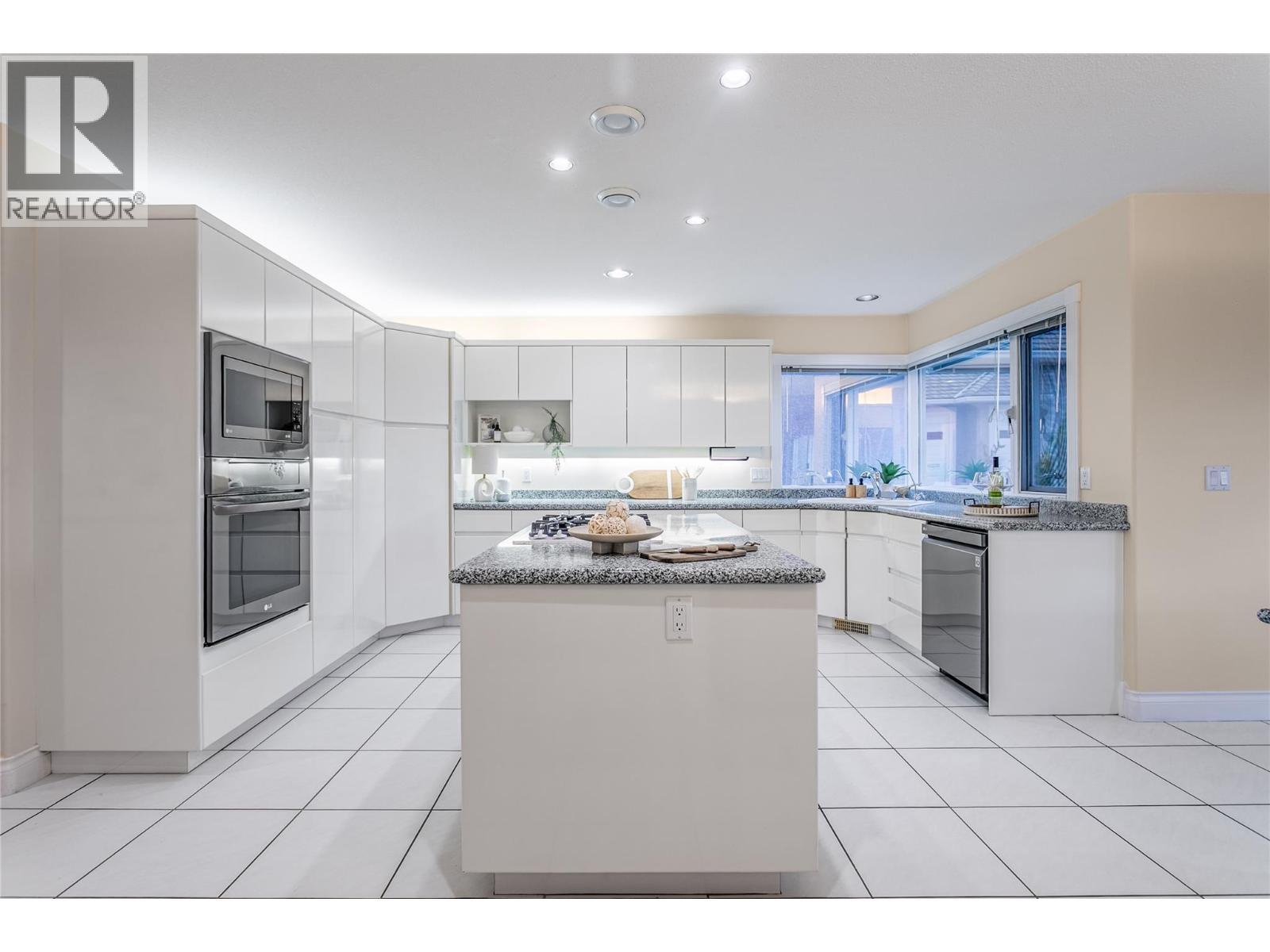 2545 Campbell Road, West Kelowna, BC - Indoor Photo Showing Kitchen