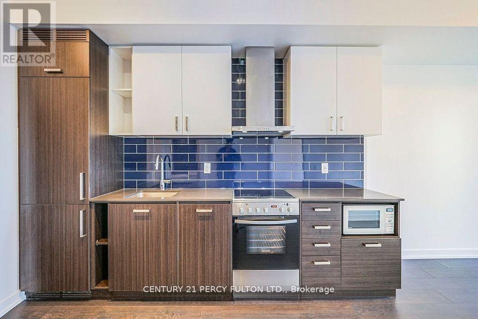 908 - 125 Redpath Avenue, Toronto, ON - Indoor Photo Showing Kitchen