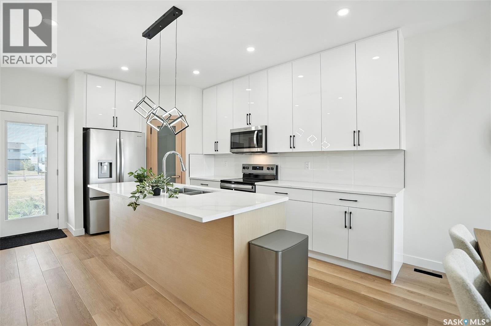179 1509 Richardson Road, Saskatoon, SK - Indoor Photo Showing Kitchen With Double Sink With Upgraded Kitchen