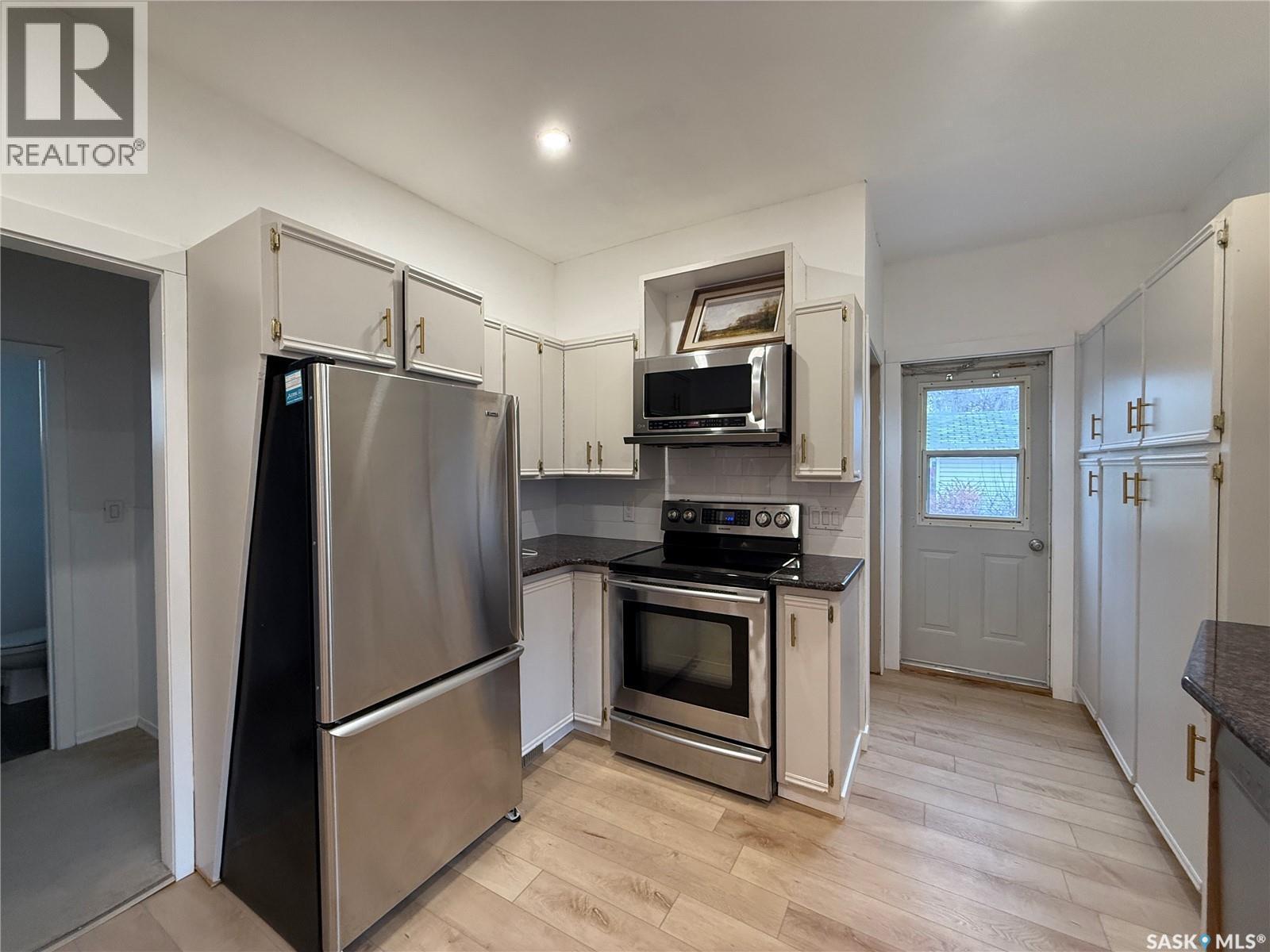 732 6Th Street, Humboldt, SK - Indoor Photo Showing Kitchen With Stainless Steel Kitchen