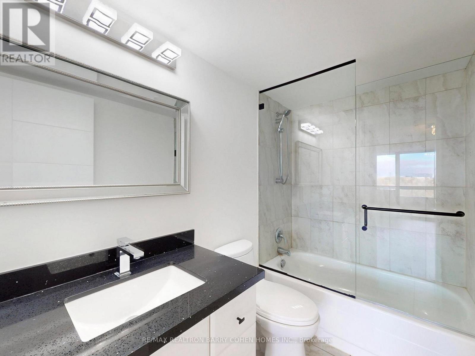 705 - 8111 Yonge Street, Markham, ON - Indoor Photo Showing Bathroom