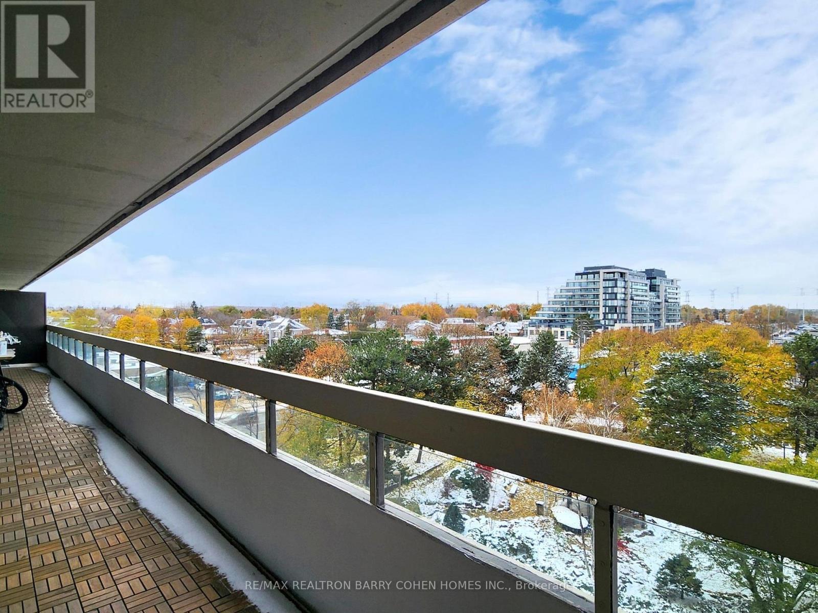 705 - 8111 Yonge Street, Markham, ON - Outdoor With View With Exterior