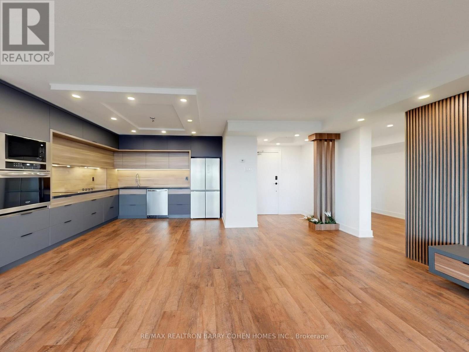 705 - 8111 Yonge Street, Markham, ON - Indoor