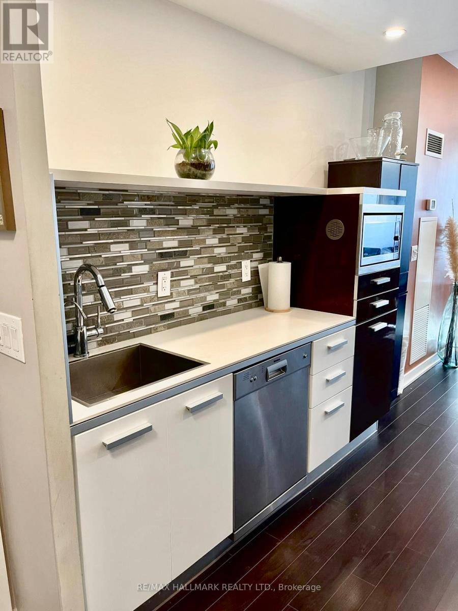 710 - 38 Dan Leckie Way, Toronto, ON - Indoor Photo Showing Kitchen