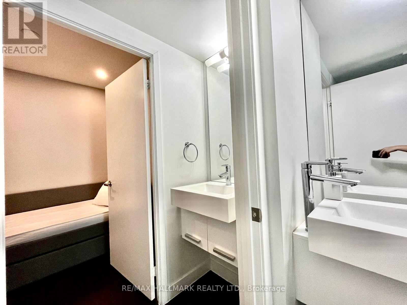 710 - 38 Dan Leckie Way, Toronto, ON - Indoor Photo Showing Bathroom
