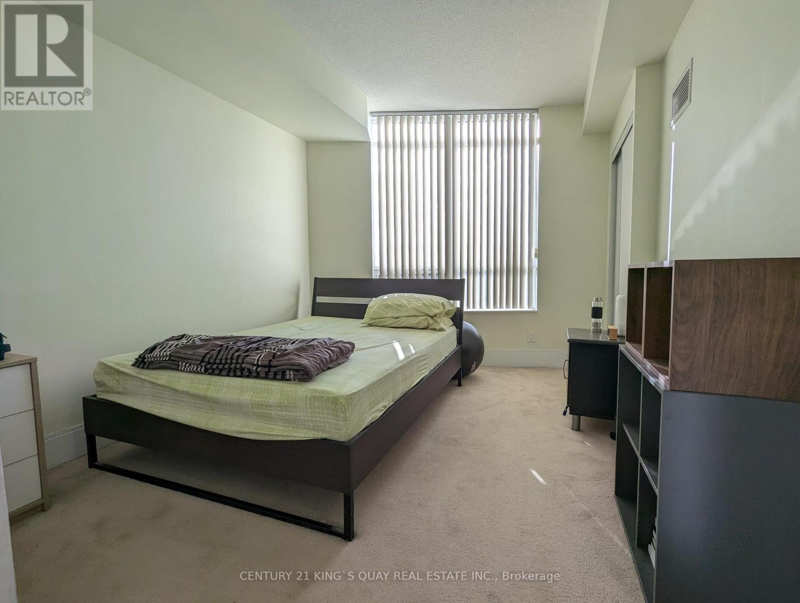 2210 - 330 Burnhamthorpe Road W, Mississauga, ON - Indoor Photo Showing Bedroom