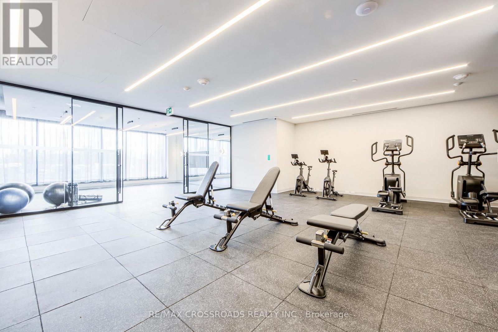 614 - 1037 The Queensway, Toronto, ON - Indoor Photo Showing Gym Room