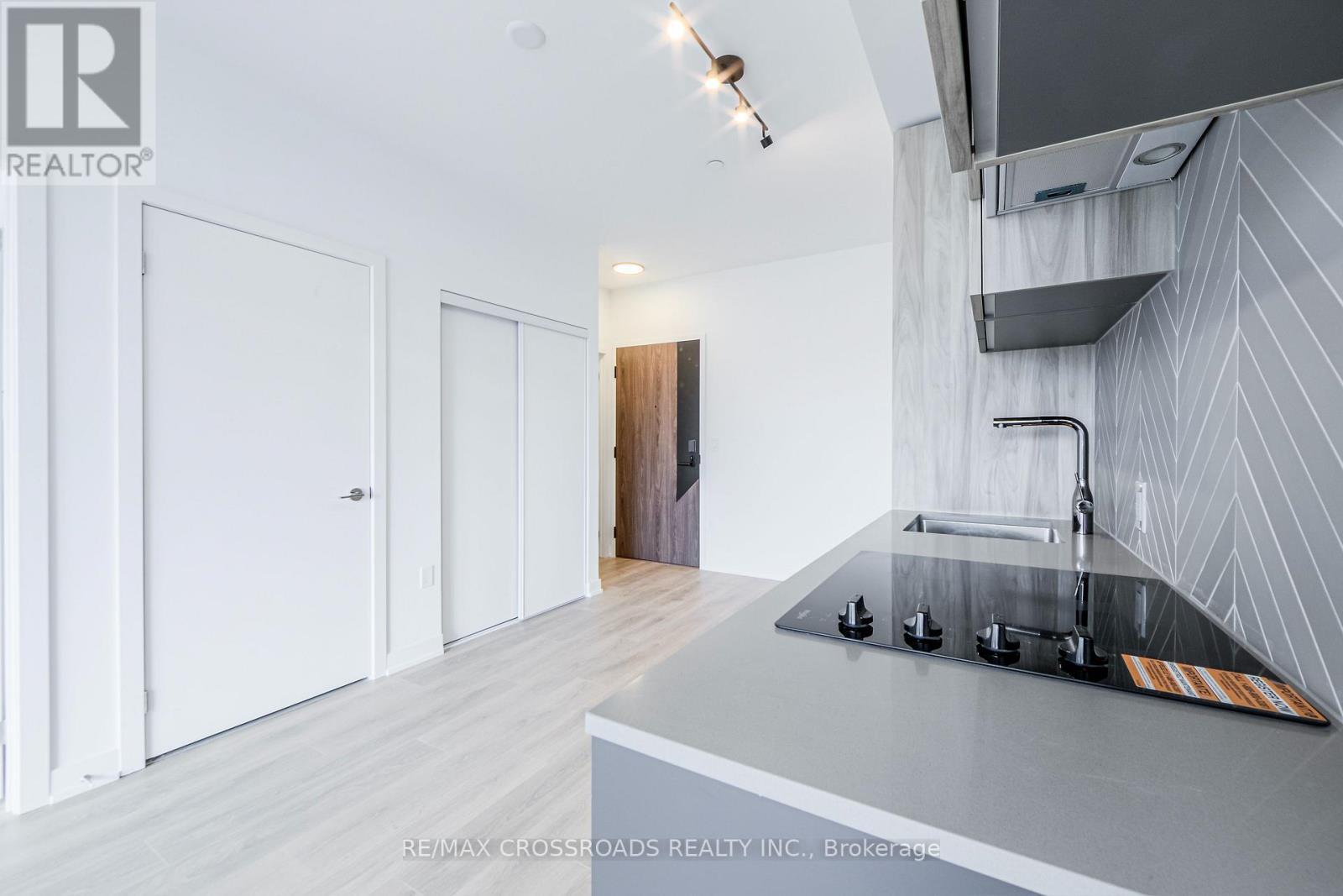 614 - 1037 The Queensway, Toronto, ON - Indoor