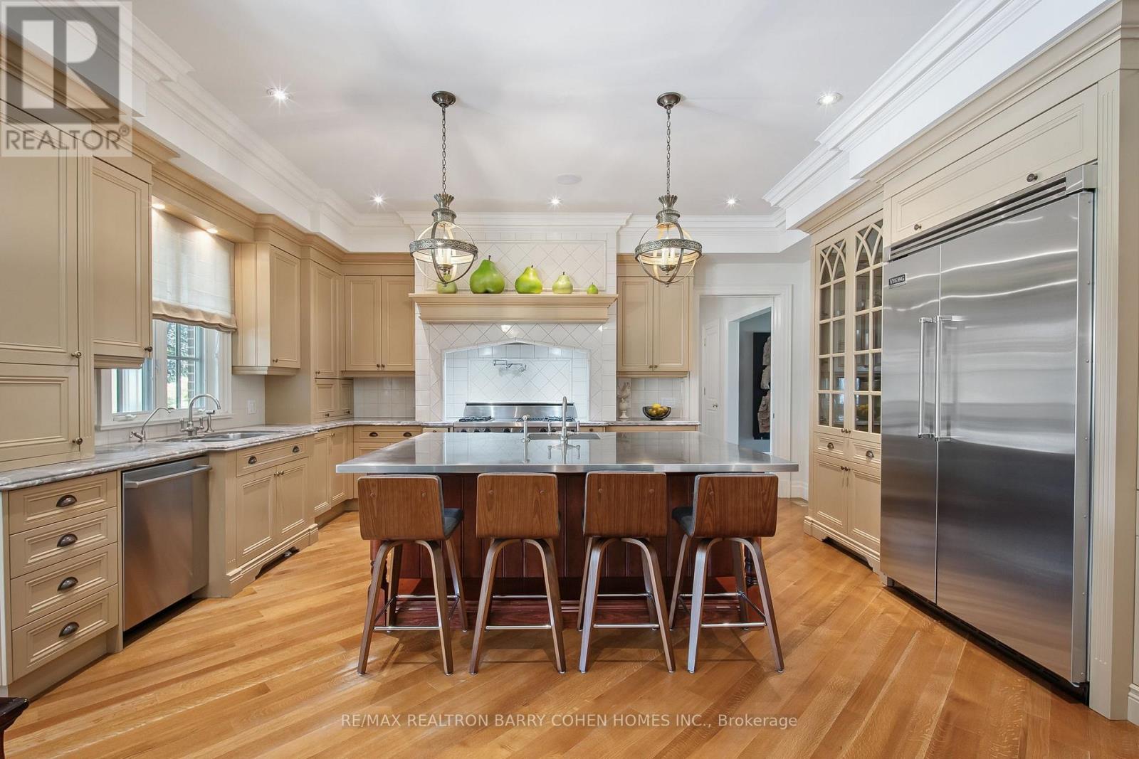 91 Fairfield Drive, King, ON - Indoor Photo Showing Kitchen With Upgraded Kitchen